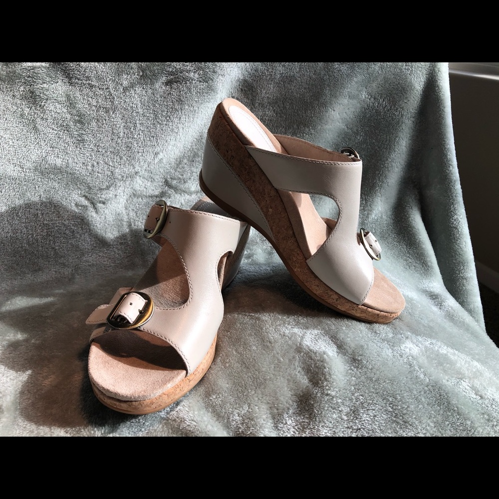 Dansko Wedge Sandals  ~  size 39  ~  NWT